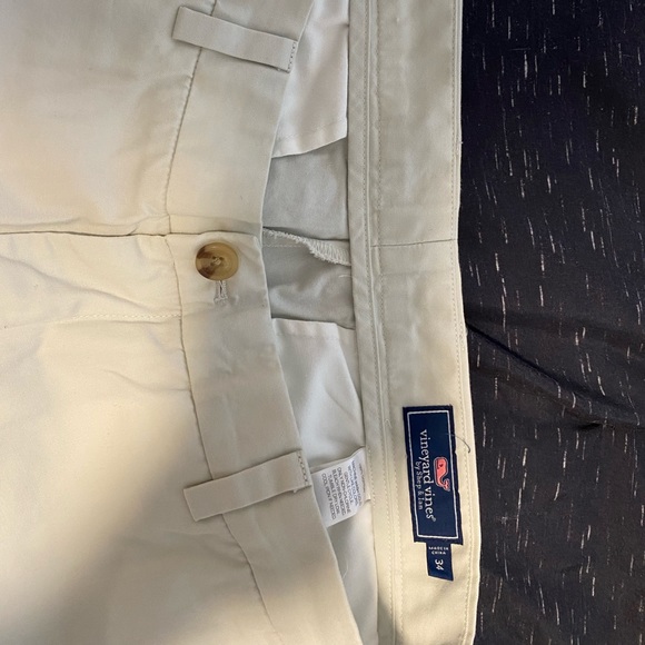 Free Shipping. Vineyard Vines Whale. Size 34 shorts - Picture 2 of 3